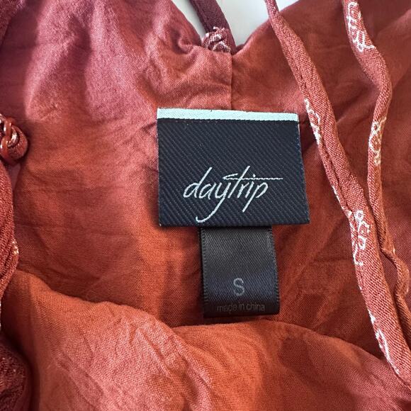 Buckle Daytrip Rust Floral Double V-Neck Tank - Small - Picture 7 of 11